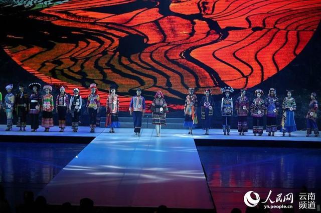 阿老表 阿表妹 “赛装节”又来了 一直到年底