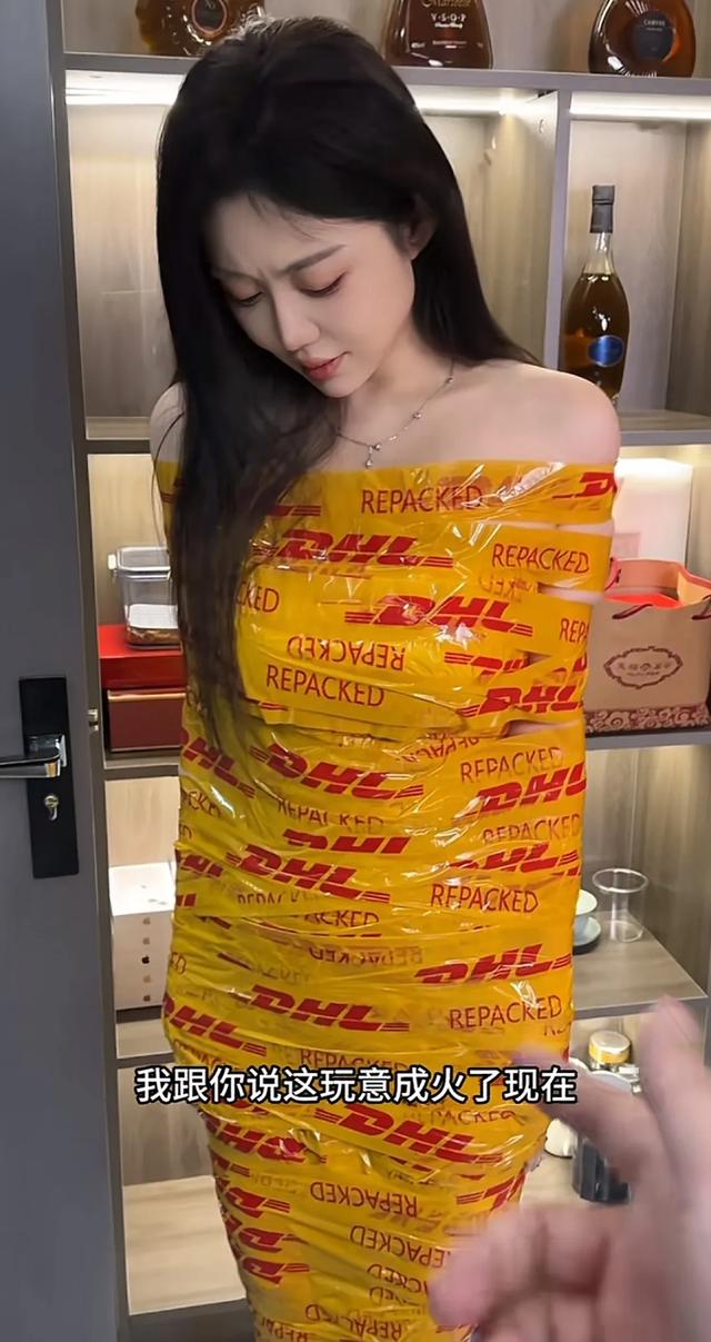 美女胶带连衣裙盘点,哪位才是最美,最后一位是惊喜!