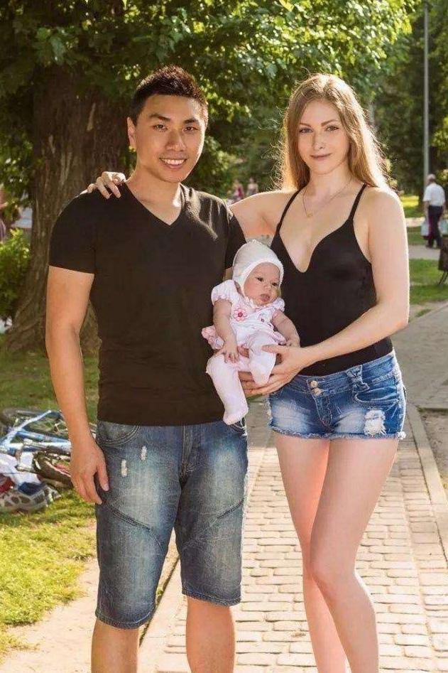 网友:俄罗斯美女年轻时漂亮生完孩子就变大妈。这真的是谣言!