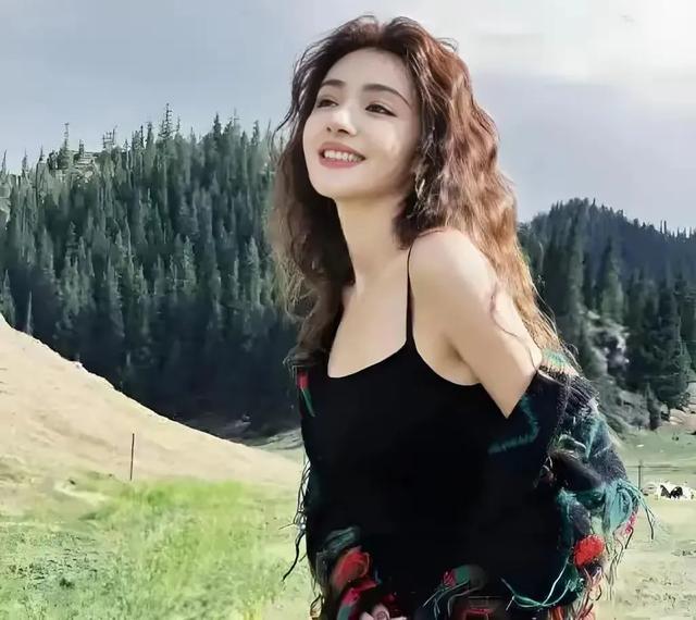 维族走出的8位美女明星,谁才是你心目中的“维族第一美女”?
