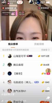 与美女唠嗑(快手两大美女主播坐着唠嗑年赚千万，网友：有一张漂亮的脸就是好)