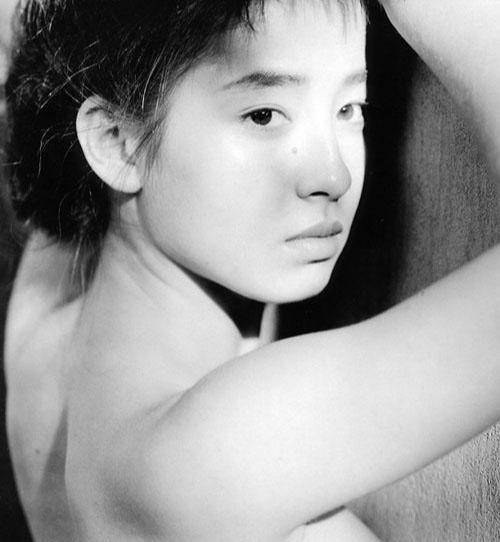 日本毒母:逼18岁女儿拍裸体写真照、悔婚,害女儿得抑郁症