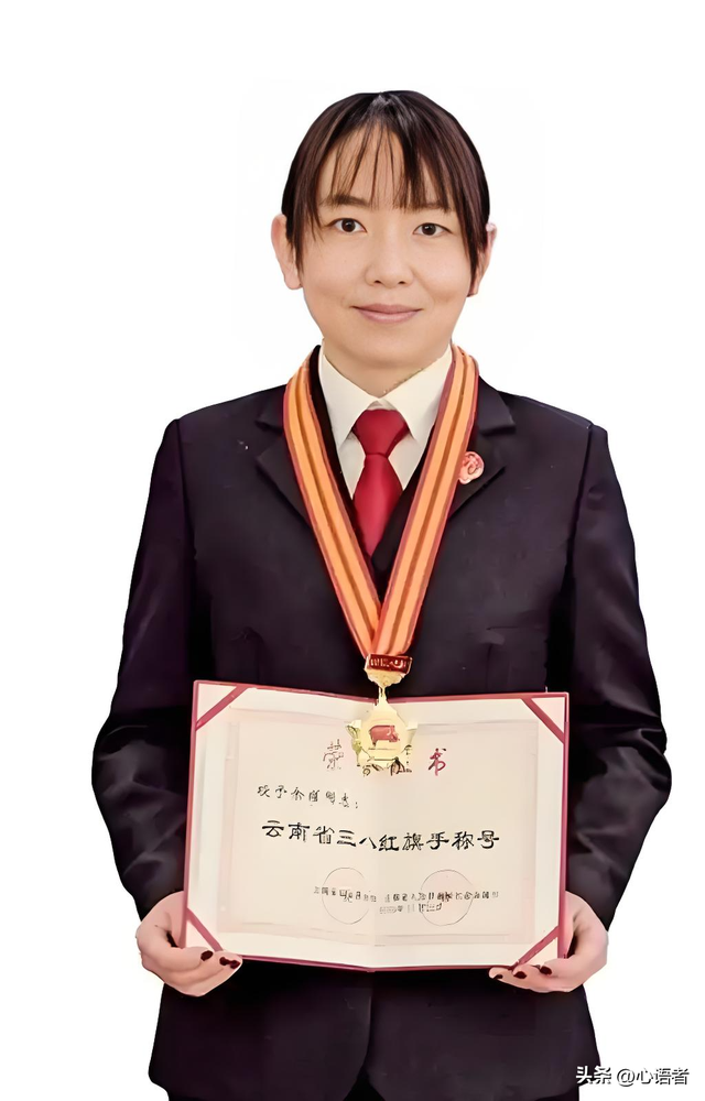 85后美女法官落马,曲靖法院余瑾被开除公职 照片曝光 长相风韵犹存