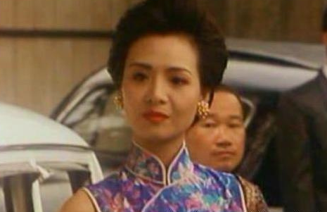 她被称为“风月女王”，在巅峰为爱息影，伴男友26年一生未婚未育