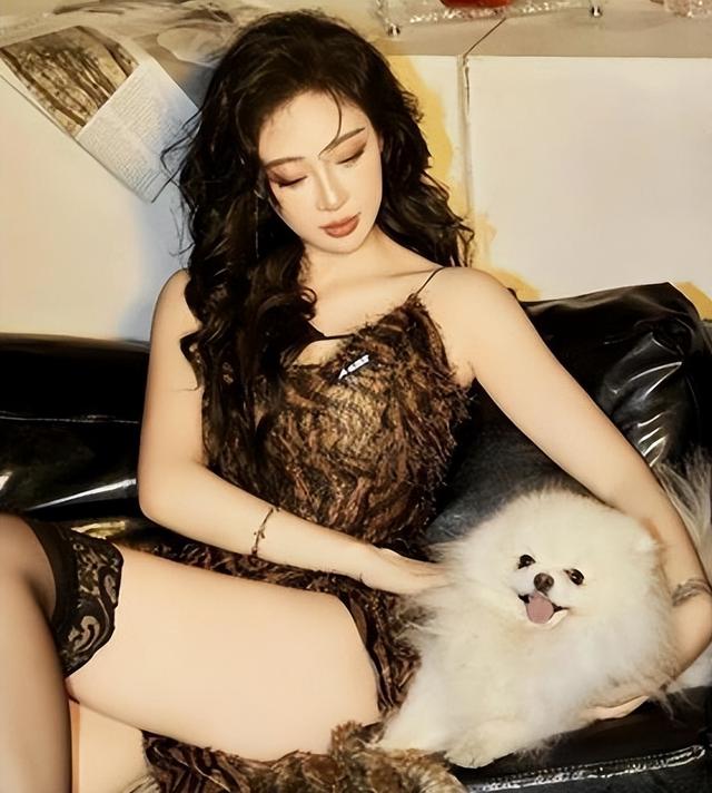 体坛“黑丝女王”秦雪,176cm的黄金臀腿比,人间尤物堪比女明星