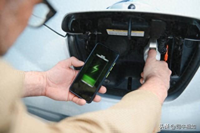 我采访了100名汽车消费者,他们为啥对“是否等待固态电池”纠结
