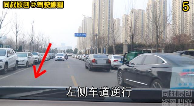 出门左转弯路况复杂,防御和车距判读技巧,都能派上用场