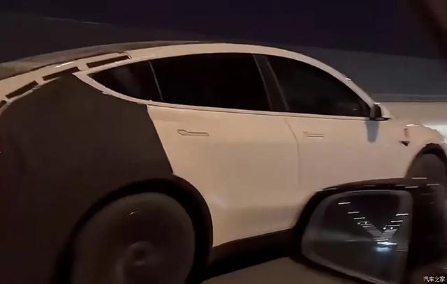 新款特斯拉Model Y 26.35万起！酷似无人驾驶汽车？恢复拨杆？