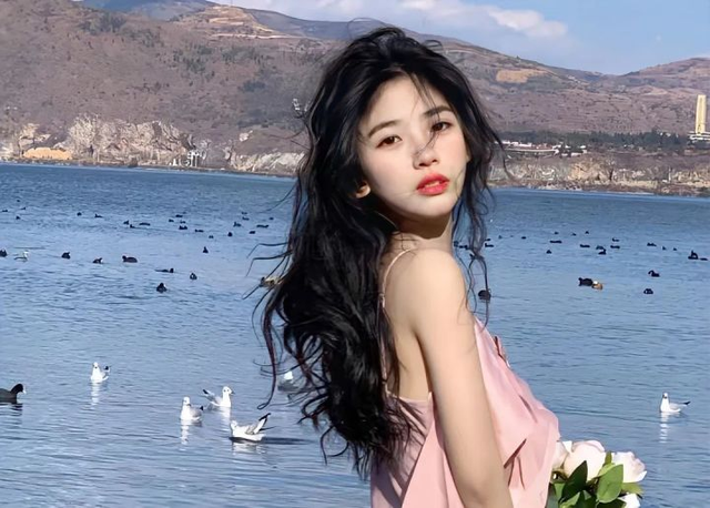 高清全面屏美女壁纸分享!