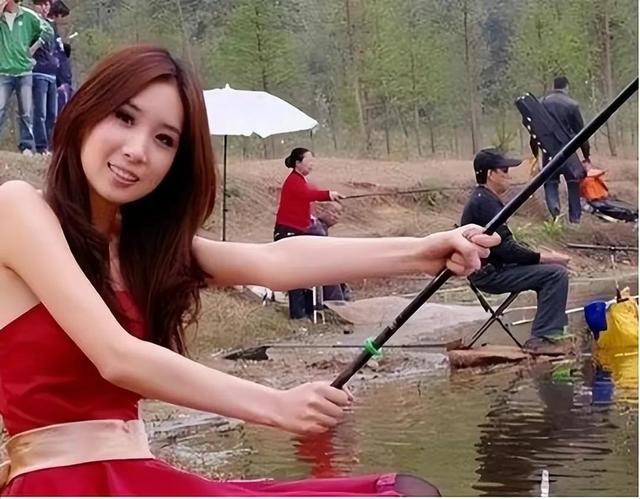 色胆包天!美女成为“钓鱼媛”,附加特殊服务,令人震惊不已