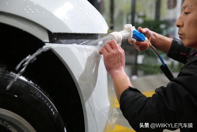 汽车贴膜后为什么会有气泡,会消失吗?