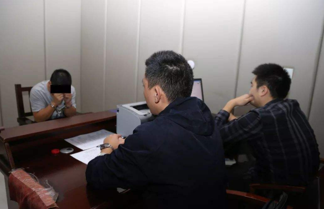 07年火车上的“热心人”迷倒美女,铁警千里追捕,才知他大有来头