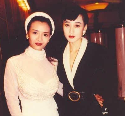 她被称为“风月女王”，在巅峰为爱息影，伴男友26年一生未婚未育