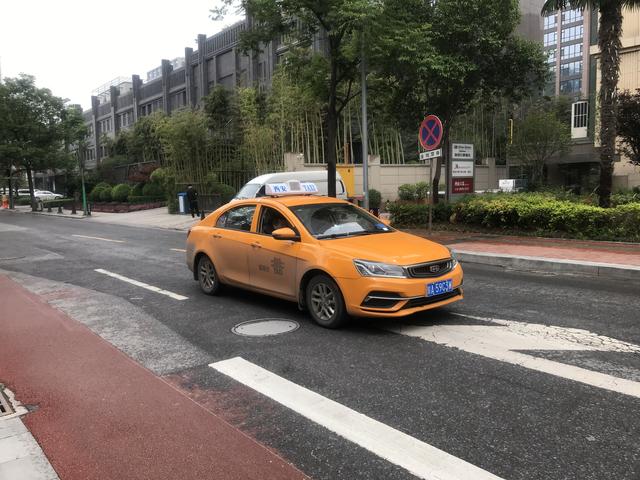 又到出租汽车“换新”时 北京西安成都“的士”升级换代观察