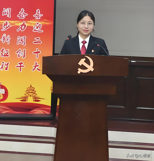 85后美女法官落马,曲靖法院余瑾被开除公职 照片曝光 长相风韵犹存