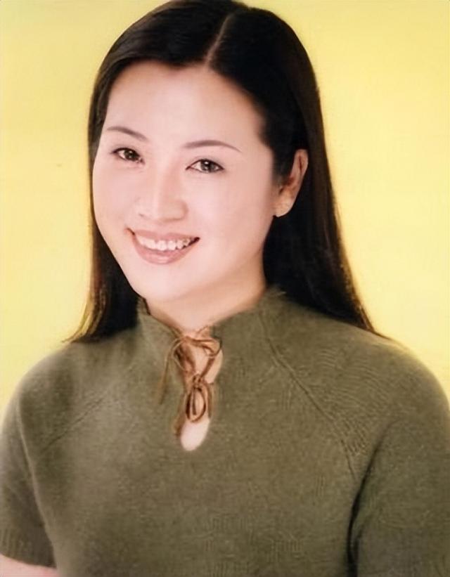 央视主持王欢:一生奉献给工作,42岁患病离世,她的经历令人心痛