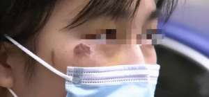 美女摸摸游戏(袭胸、电击、脱内衣，这款网红游戏，正在成为色狼与死亡的温床)