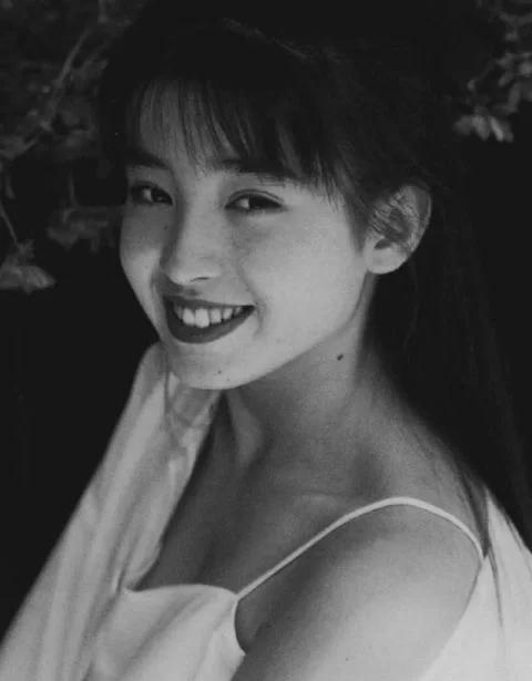 日本毒母:逼18岁女儿拍裸体写真照、悔婚,害女儿得抑郁症