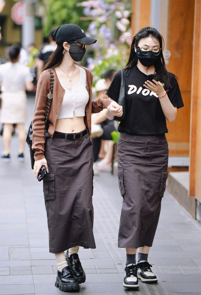 被上海安福路街拍惊艳了!满大街都是“长裙和长裤”,回头率高