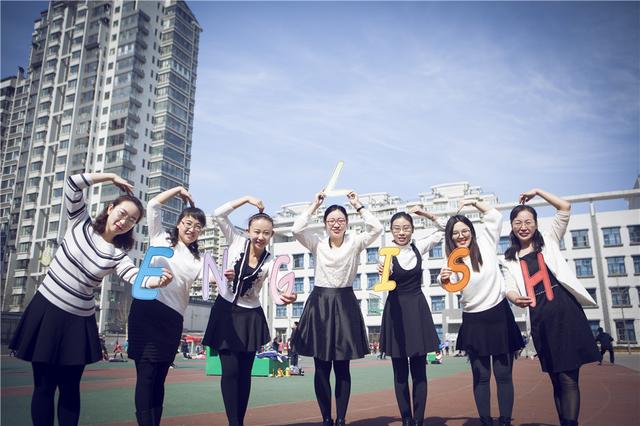 第一张就惊艳！河北这所小学女教师时尚写真超有文艺范儿