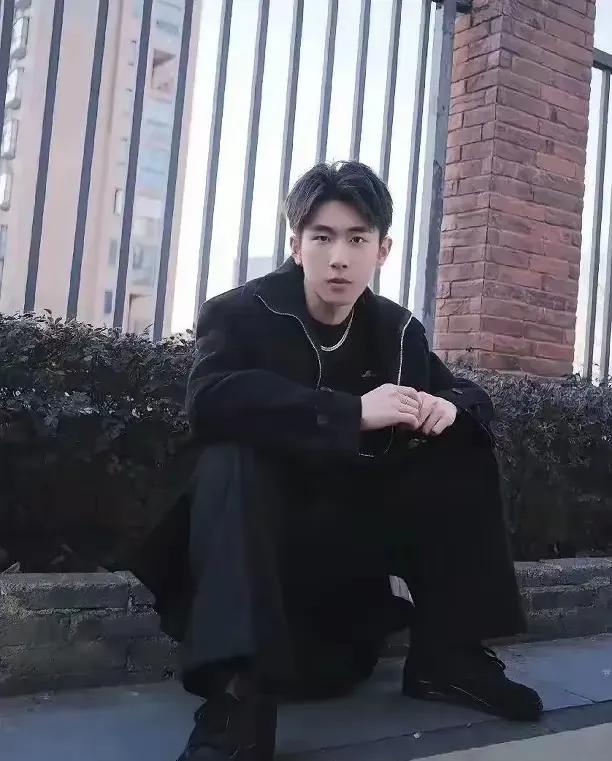 闹大!女教师出轨男学生,大尺度照片曝光