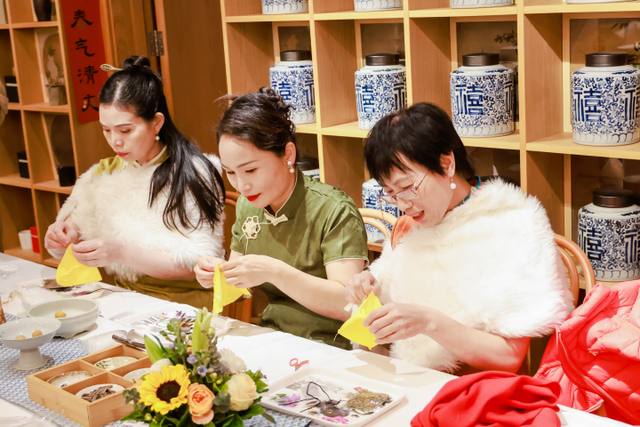 滴滴举行妇女节开放日,这位杭州女司机受邀参加,她说,“回家了”