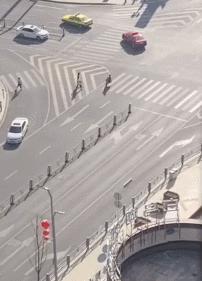 踩点上班被老板“偷拍”爆红的姑娘找到了,她这么说