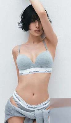 面具美女面具(韩女团成员林珍娜内衣写真来袭天使脸蛋和完美身材让人垂涎)