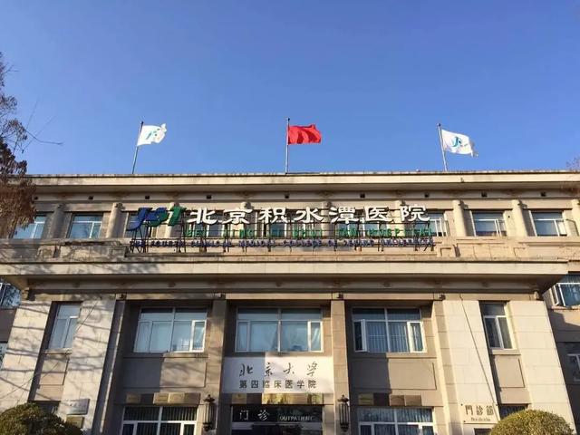 北京街头生死营救;短裙护士与生命赛跑,生死瞬间命运的十字路口