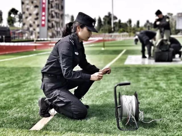 援凉女特警不仅有颜值更有战斗值！