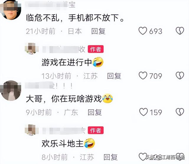 女孩遭流浪汉强行扒衣服,女孩向隔壁店老板求助,店老板却打游戏