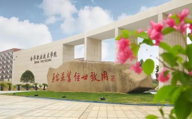 闹大!女教师出轨男学生,大尺度照片曝光