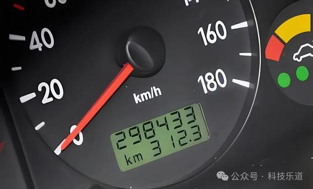 给车加油，“每次加满”和“只加200”哪种更省钱？