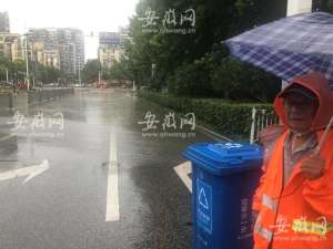 合肥汽车吊(直击暴雨下的合肥市清溪路内涝点：救生艇在一大院内救出多名被困人员)