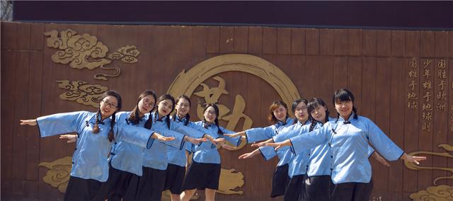 第一张就惊艳！河北这所小学女教师时尚写真超有文艺范儿