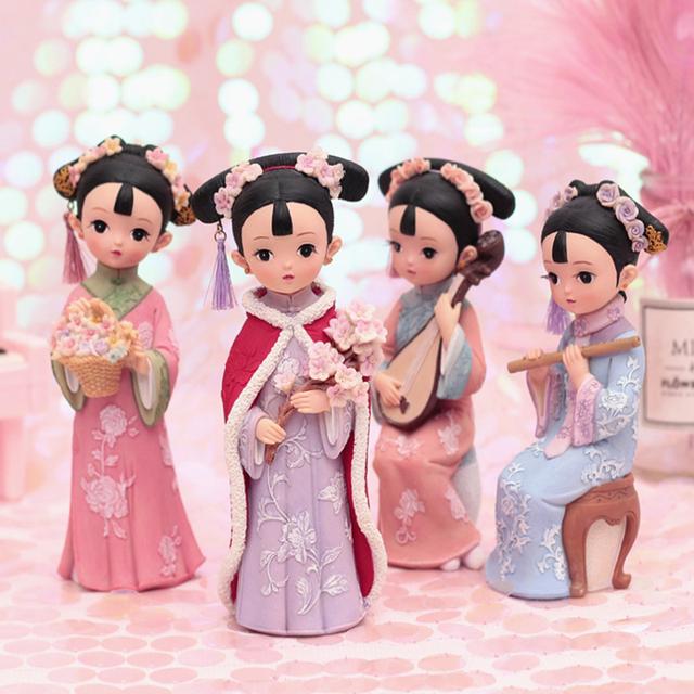 分享女生房间桌面装饰摆件，汽车摇头摆件。