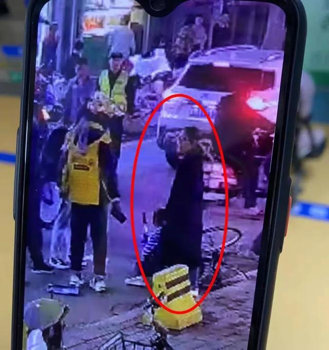 北京街头生死营救;短裙护士与生命赛跑,生死瞬间命运的十字路口
