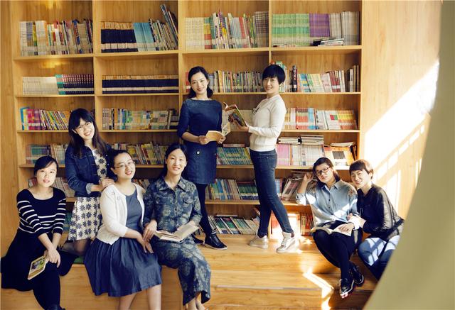 第一张就惊艳！河北这所小学女教师时尚写真超有文艺范儿