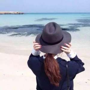 海边美女背影壁纸(微信头像女生海边背影唯美图片)