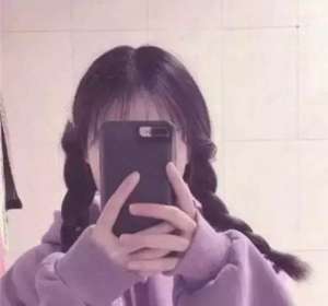 大胸美女抖胸GIF(连上4天热搜的斗鱼女主播“乔碧萝”，究竟有多荒唐多魔幻？)