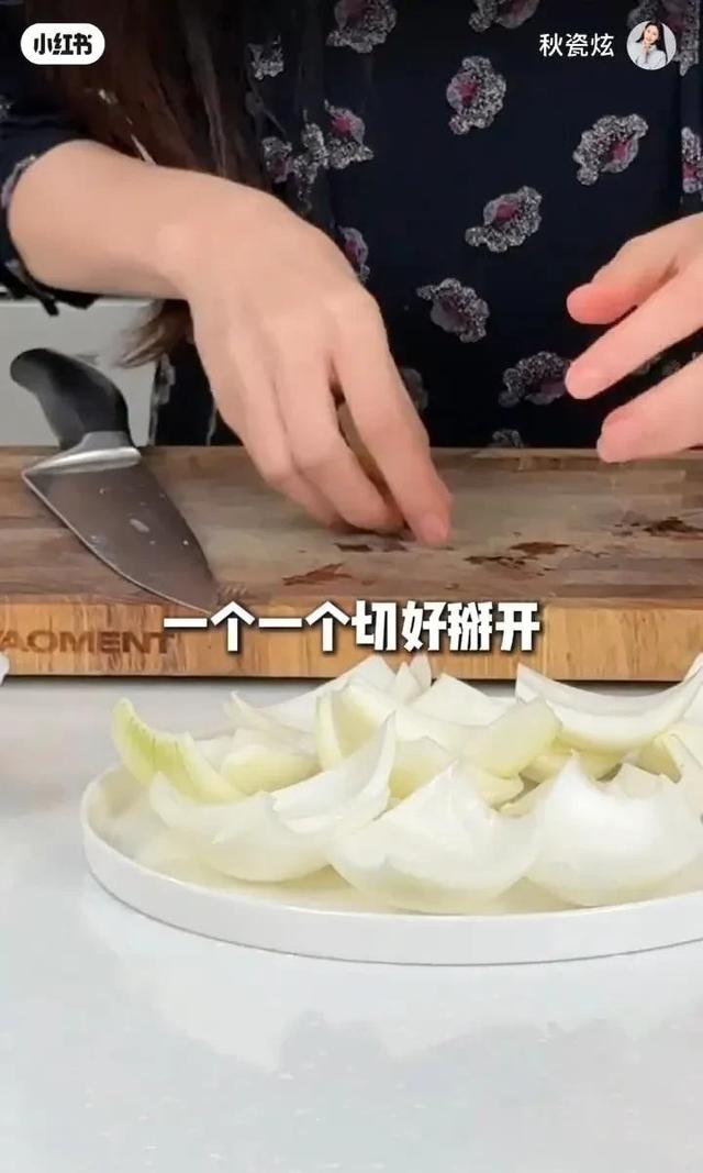 秋瓷炫一口大蒜一口肉,生吃大葱蘸酱太生猛,想回东北过大年啦!
