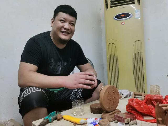 鹤壁80后小伙儿的泥巴“活”了，竟能拍出《亮剑》《头文字D》