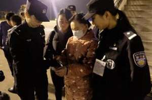 卖饭美女(8年敛财14个亿，吃一顿饭花上百万，“金融才女”朱丽丽是何下场)