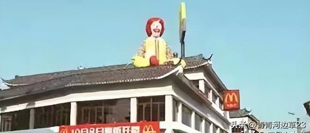 珍贵老照片,日军强征慰安妇,身上涂满奶油的性感美女