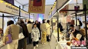 (新春见闻)新春市集“摊开”社交打卡新场景:年味足 人情浓