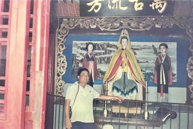 侵华日军残酷暴行，女子为活命脱下衣服让日本人拍摄，侮辱至死2
