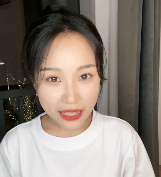 挖呀挖洗脑全网!女幼师爆红后辞职当网红,直播1天顶10年工资