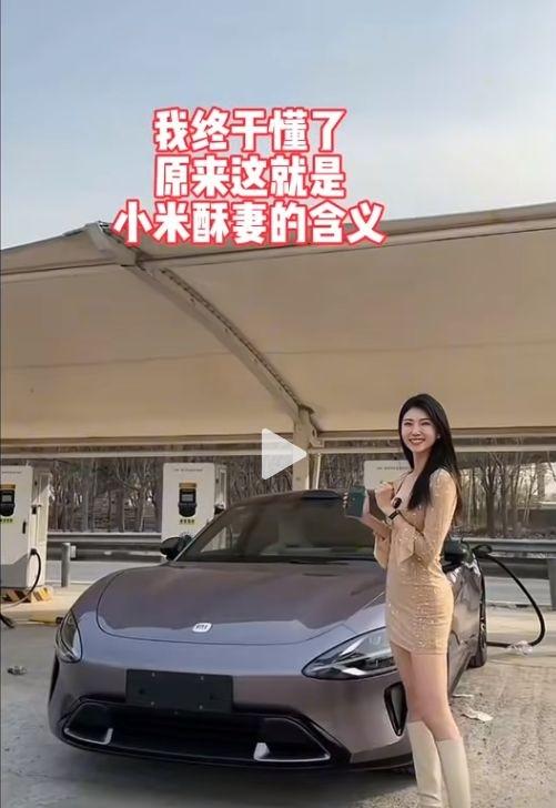 豪车被撞美女车主淡定应对,暖心之举获赞无数背后故事揭秘