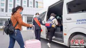 巴马到东兰汽车时刻表(广西百色推出免费“健康直通车”服务桂滇黔三省区周边民众)