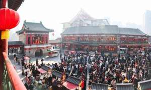 汽车文化街(舞龙、高跷、竹马会、杠箱……春节的古文化街，可太好玩了)